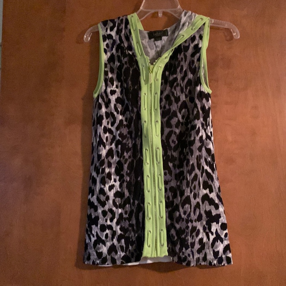 Hooded Sleeveless Neon green and Leopard print top